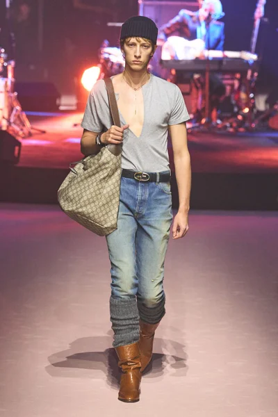 Look 24